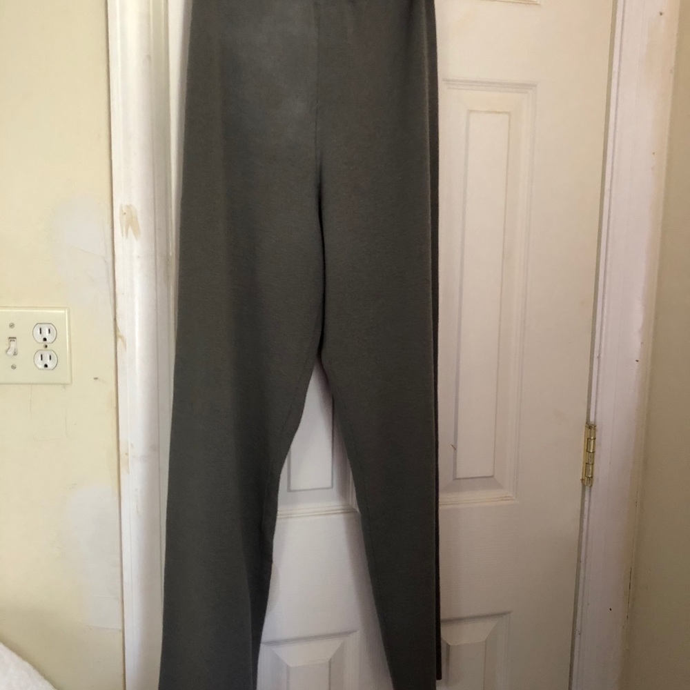 Eileen Fisher 100% crepe wool pants sage color